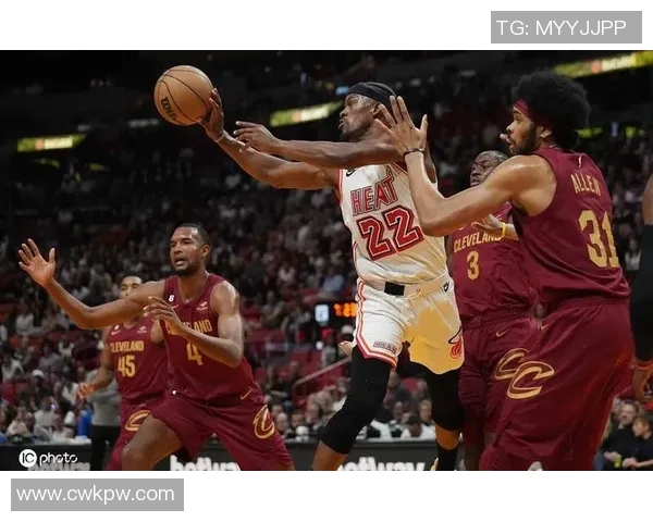 骑士vs热火：阿伦30分10篮板末节爆发，克利夫兰骑士逆转送热火末节崩盘